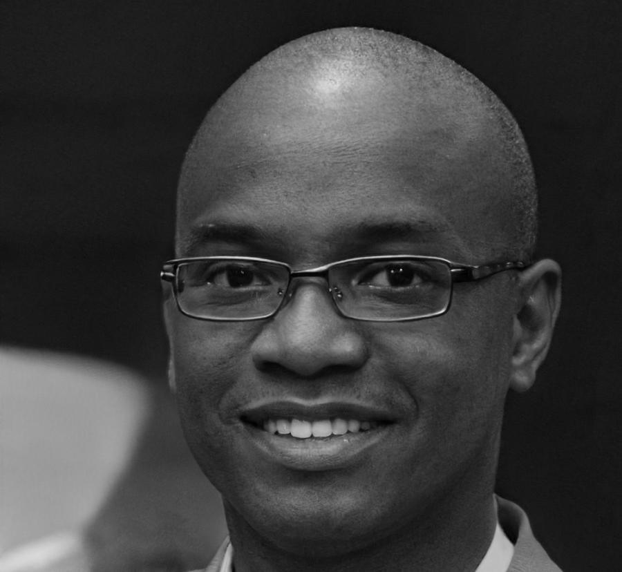 Erfahrener Finanzanalyst und Programmleiter